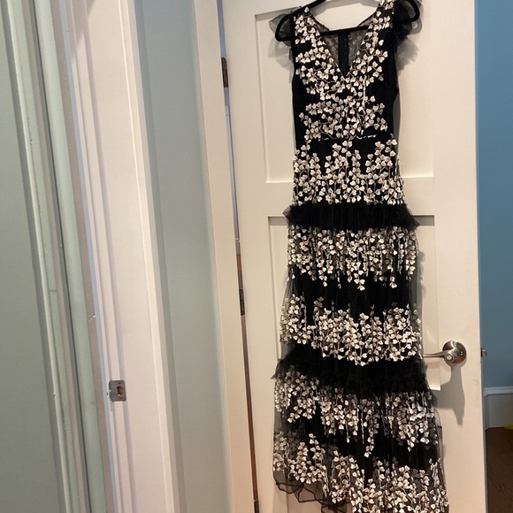 Stunning floor length BCBG Max Azria gown, size 8.  Worn only once! - Picture 3 of 6